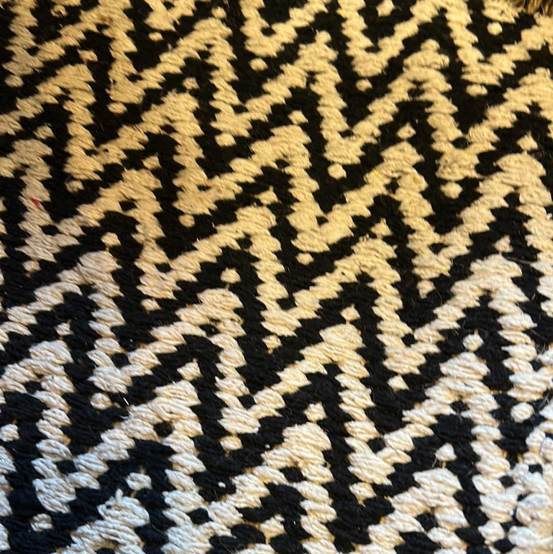 Hand Woven Patterned Rug with Jute and Tassels - 90 x 150cm