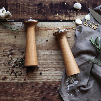 Duo pepper mill and salt mill set in wood and stainless steel