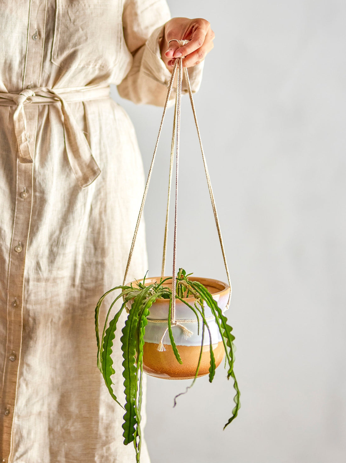 Linor Hanging Stoneware Flowerpot