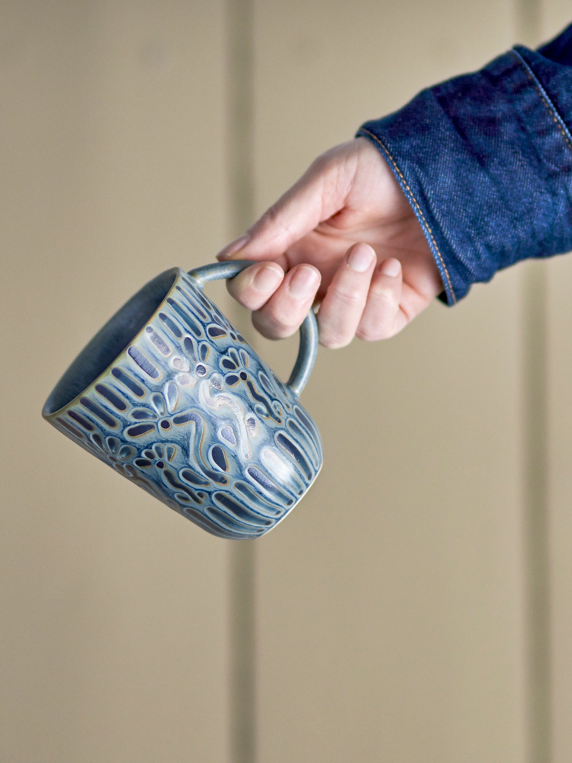 Samsin Embossed Stoneware Mug