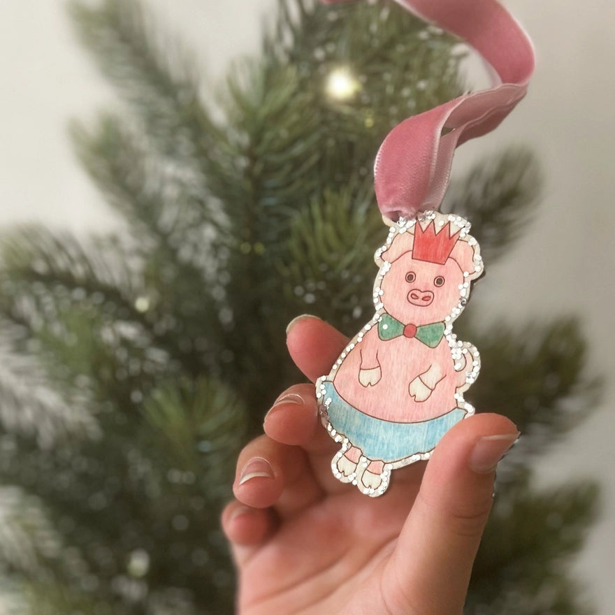 Make Your Own Christmas Pig Decoration