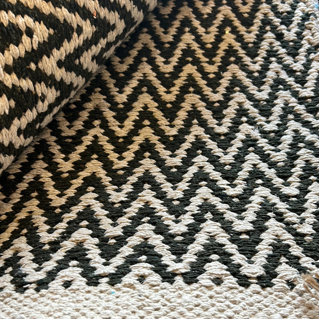 Hand Woven Patterned Rug with Jute and Tassels - 70 x 115cm