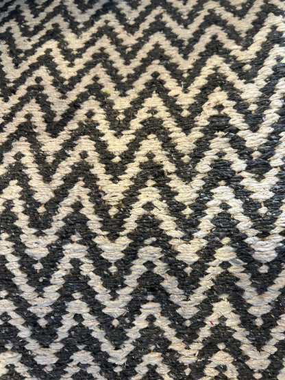 Hand Woven Patterned Rug with Jute and Tassels - 70 x 115cm