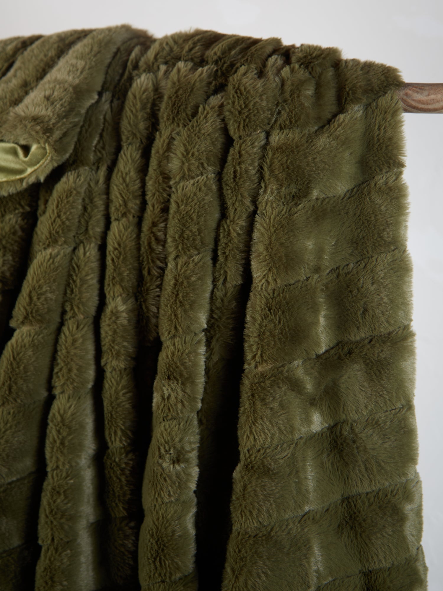 Olive Ribbed Faux Fur Throw