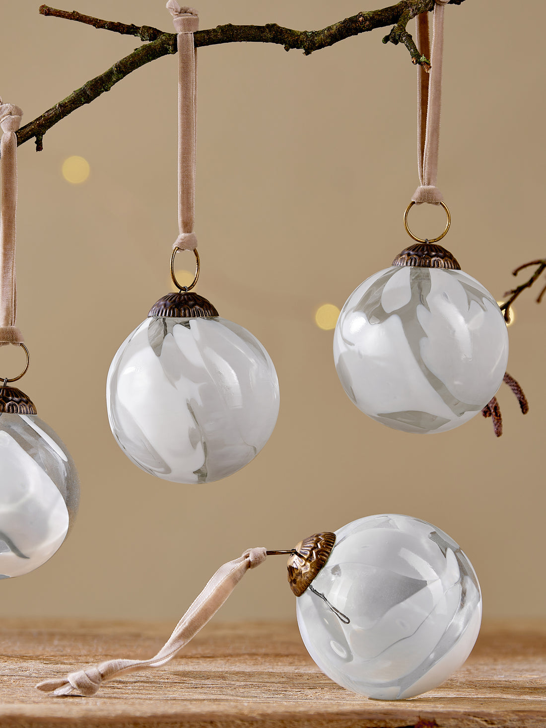 Loahara Bauble White