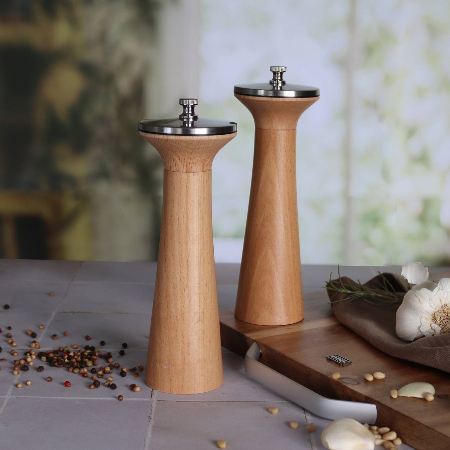 Duo pepper mill and salt mill set in wood and stainless steel