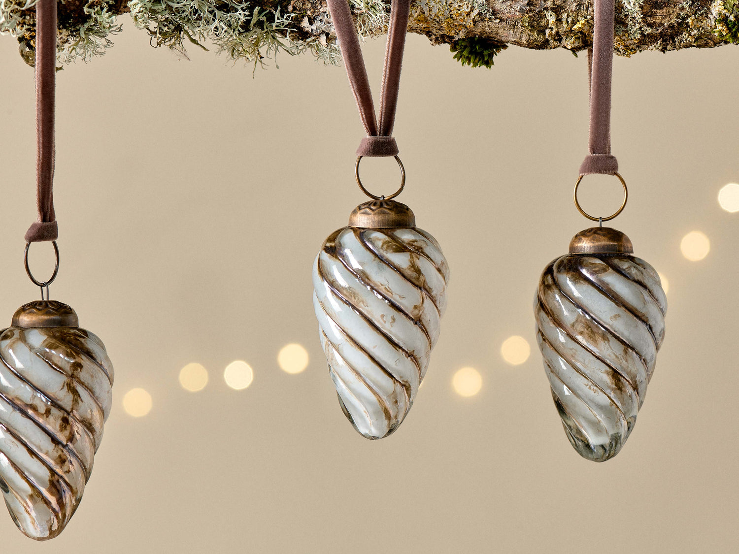 Maran Recycled Glass Swirl Bauble - Gold &amp; Cream