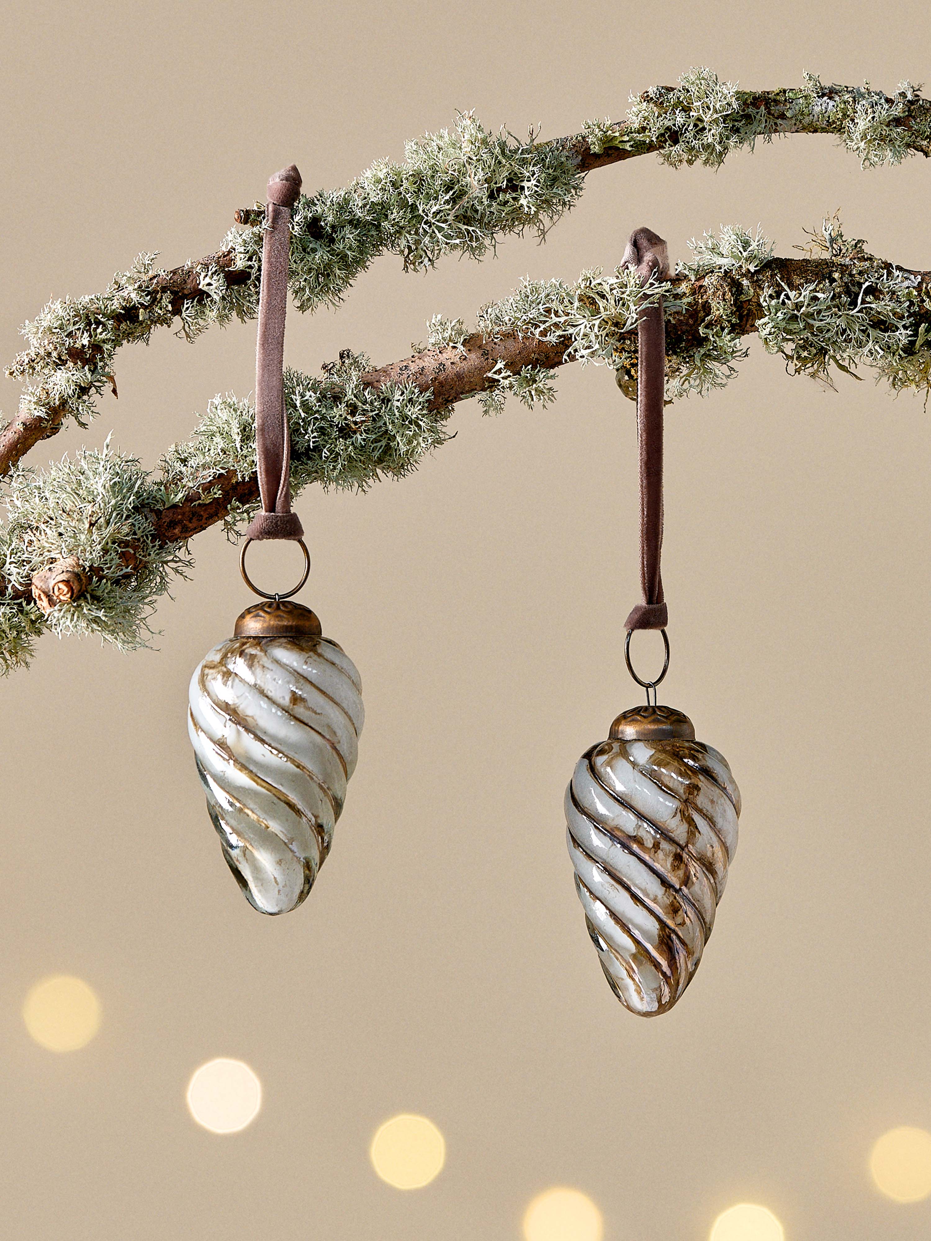 Maran Recycled Glass Swirl Bauble - Gold &amp; Cream