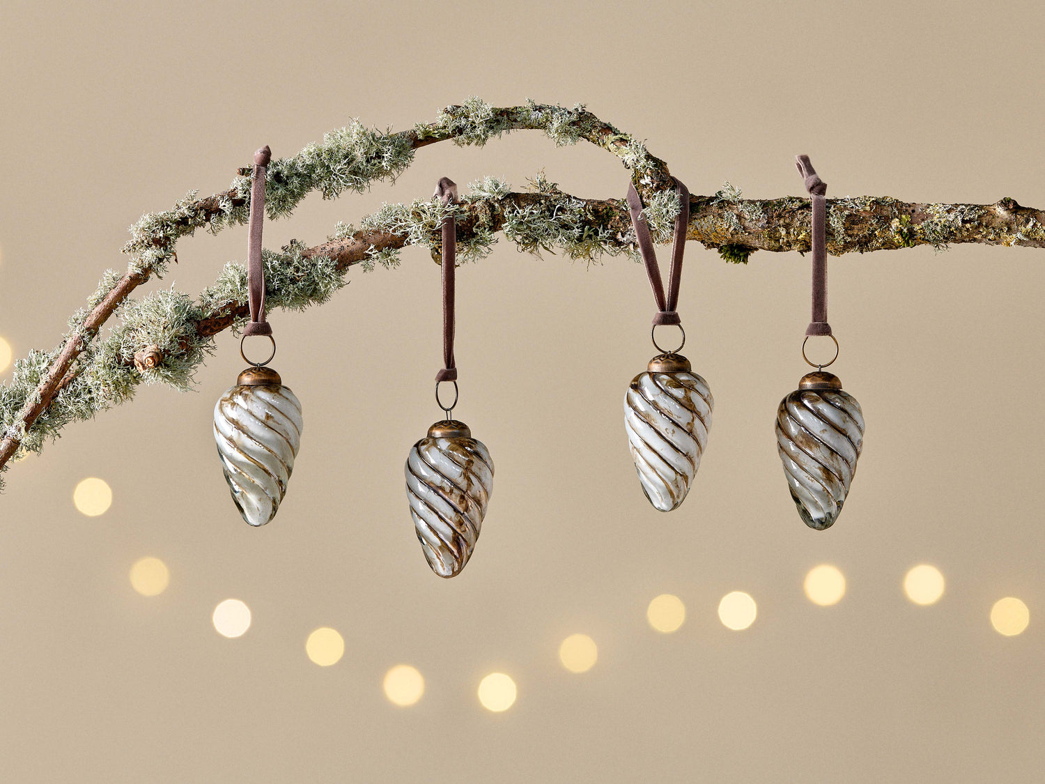 Maran Recycled Glass Swirl Bauble - Gold &amp; Cream