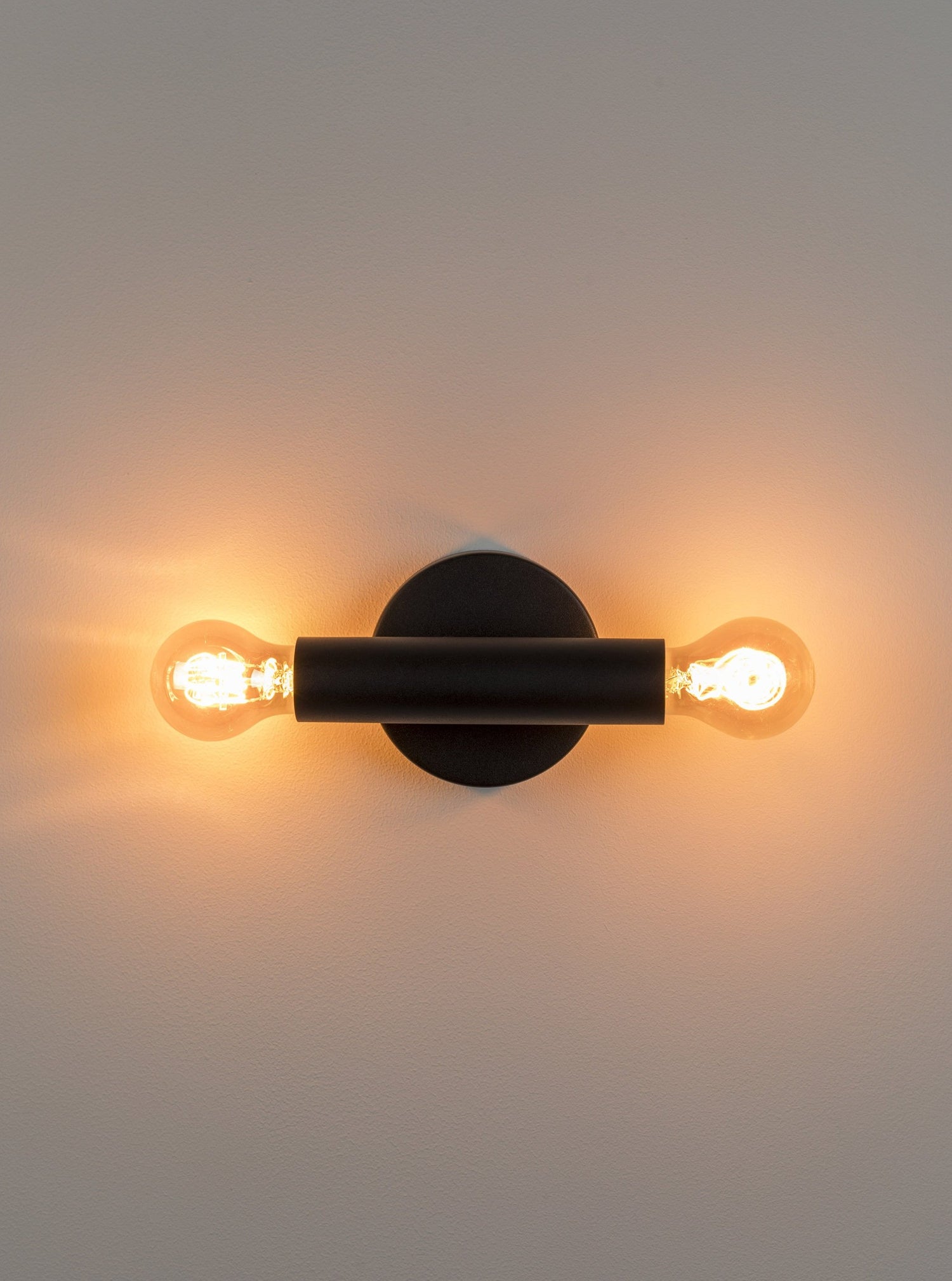 Hawk Black Wall Lamp