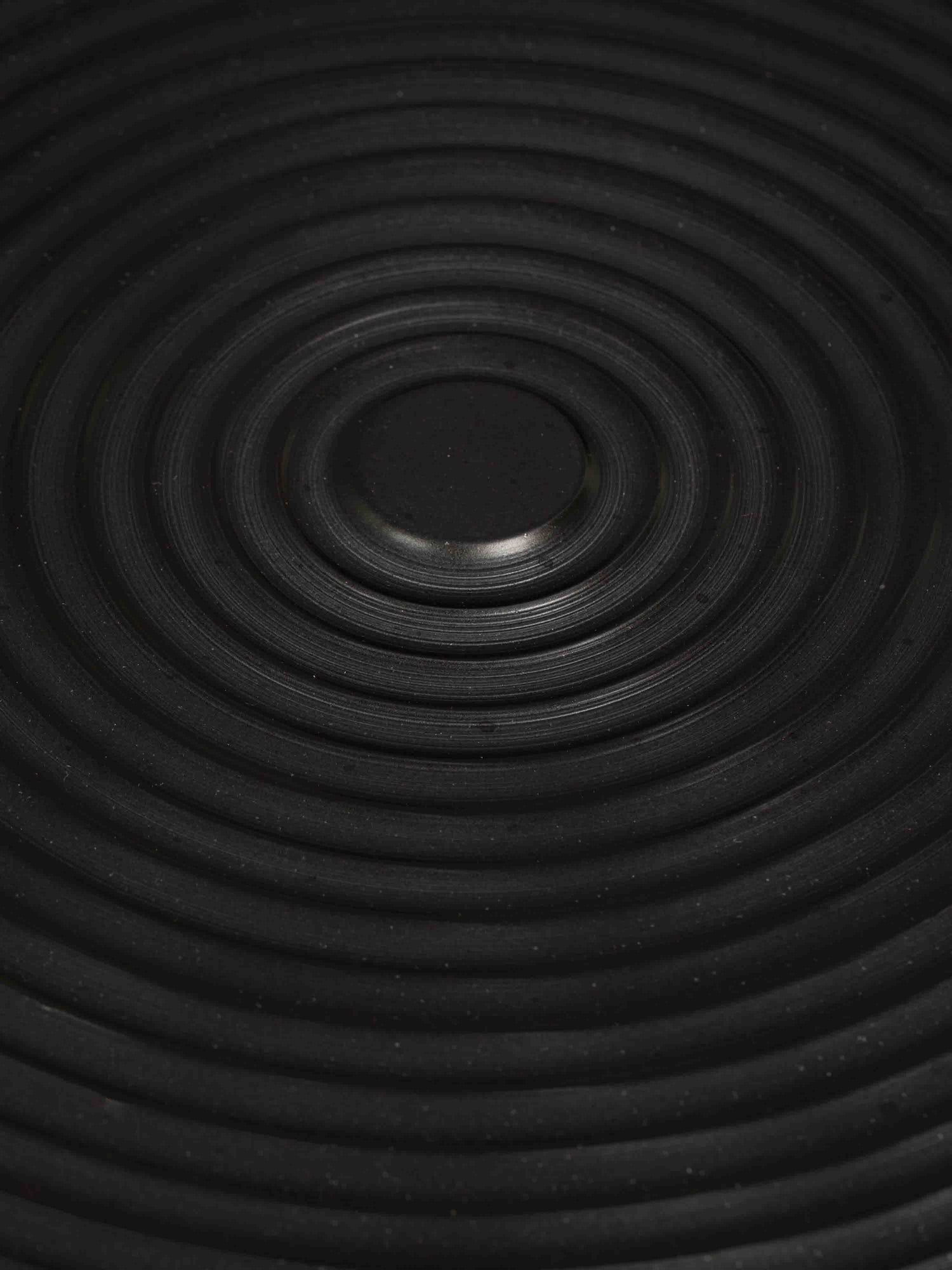 Hypnotising Round Dining Table - Black