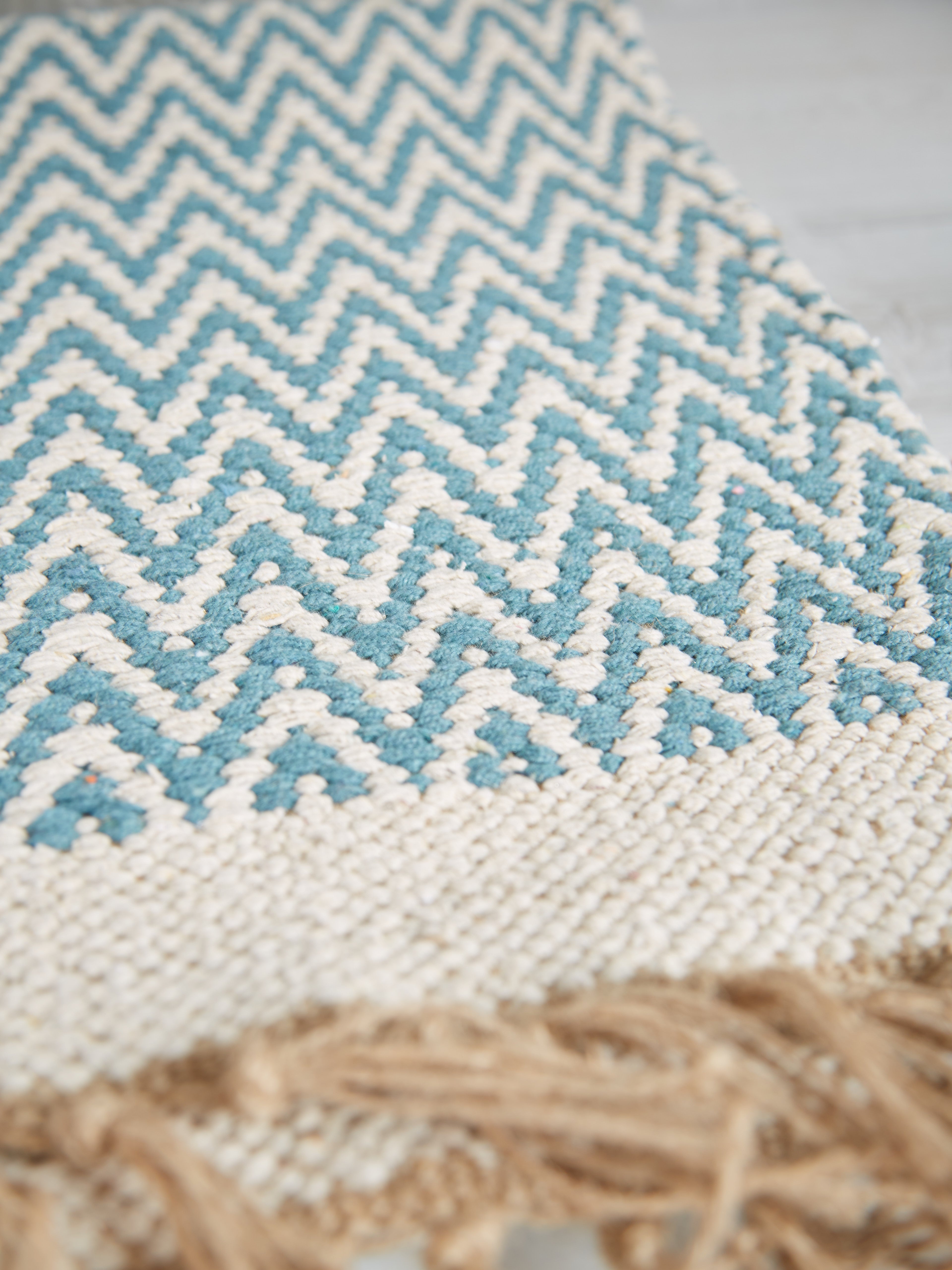 Hand Woven Patterned Rug with Jute and Tassels - 90 x 150cm