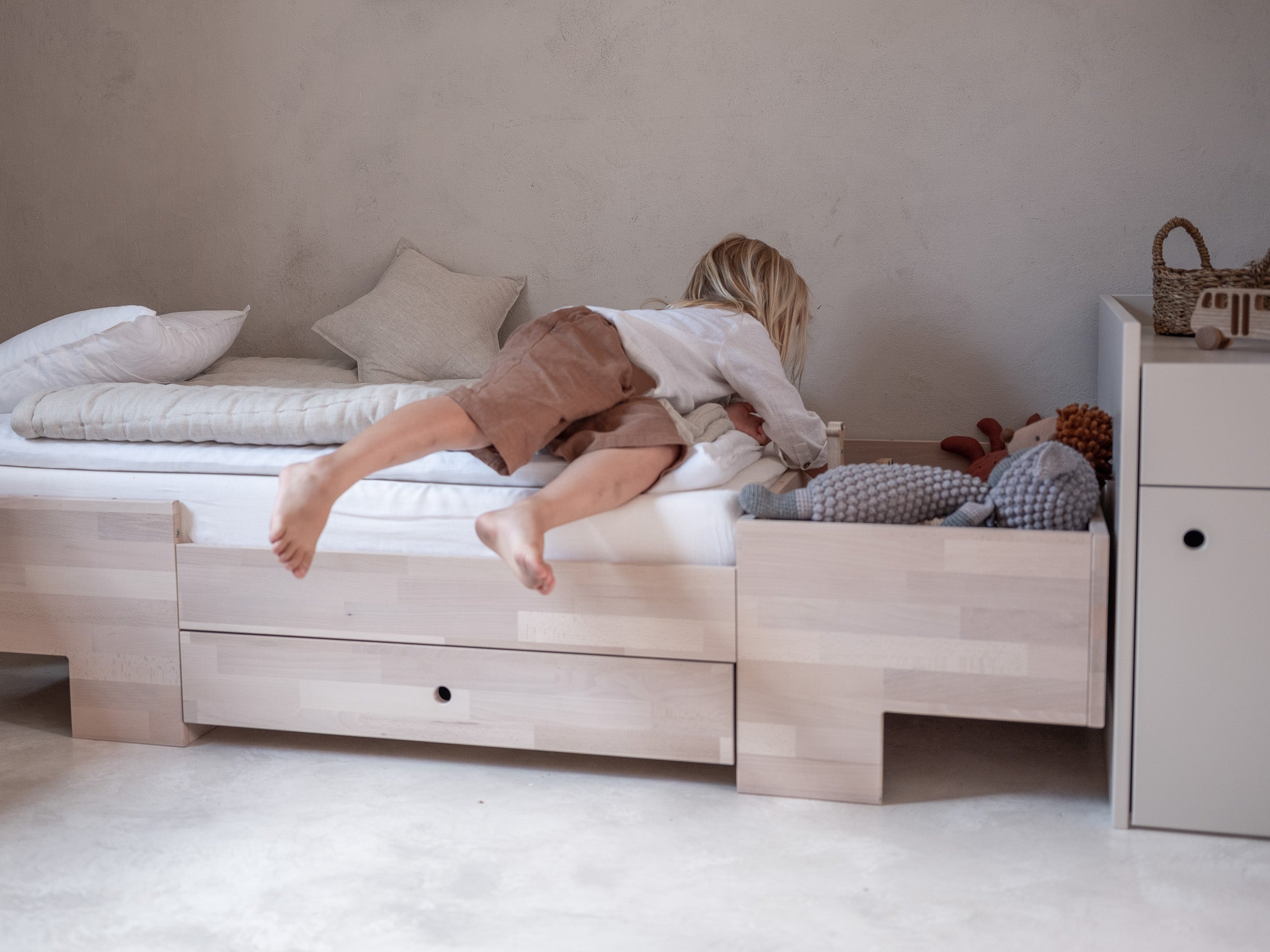 Classic Scandi Smart Bed