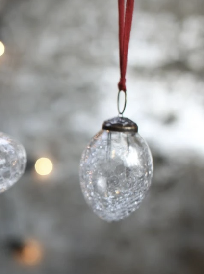 Single Snow Drop Bauble in Clear Crackle Oval