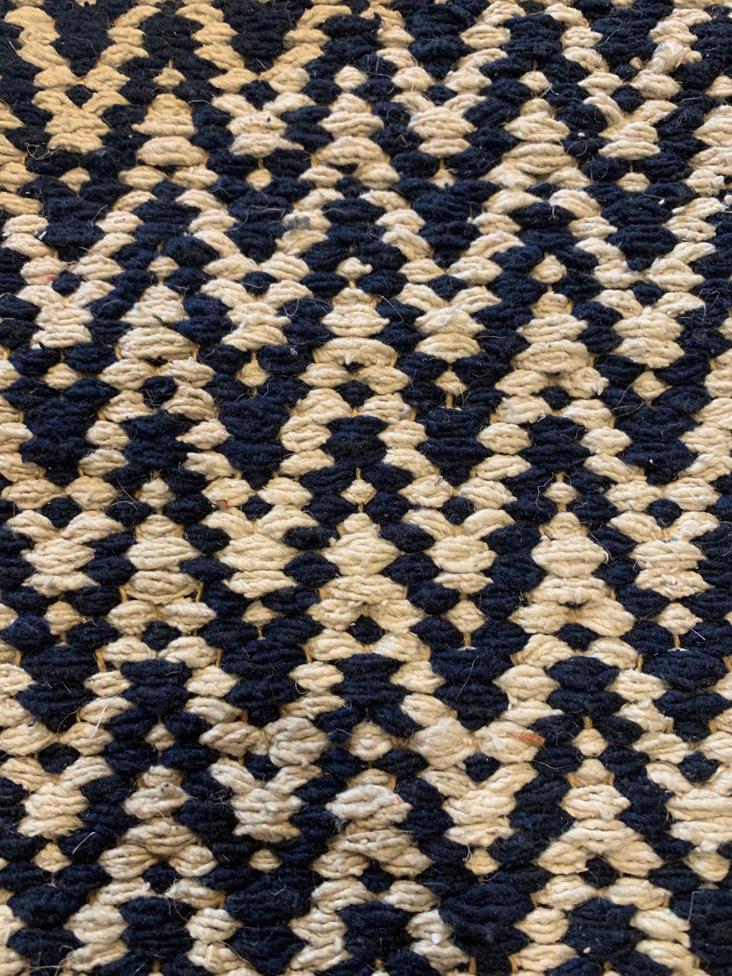 Hand Woven Patterned Rug with Jute and Tassels - 70 x 115cm