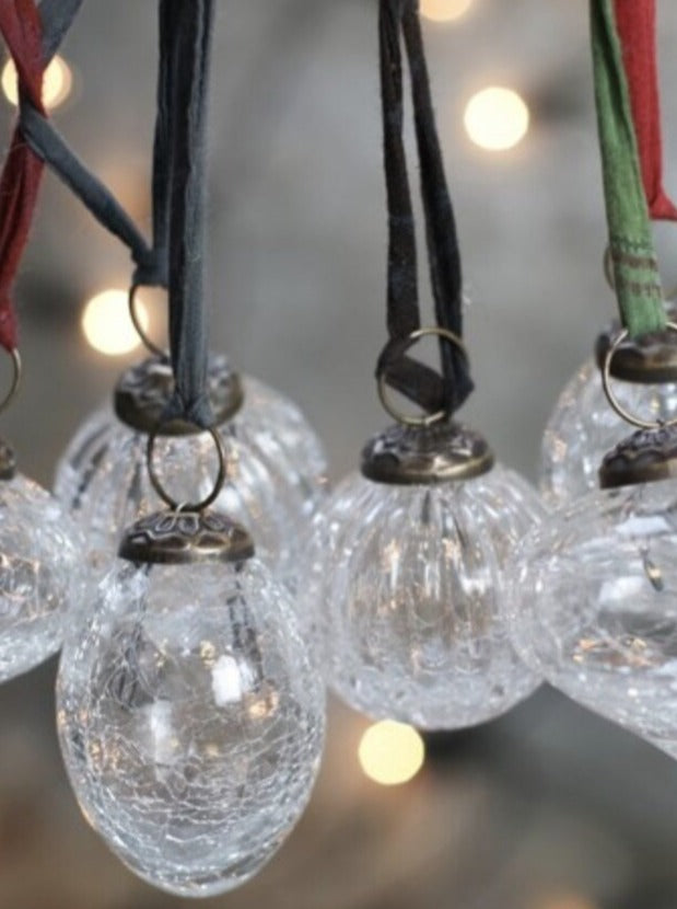 Single Snow Drop Bauble in Clear Crackle Ribbed