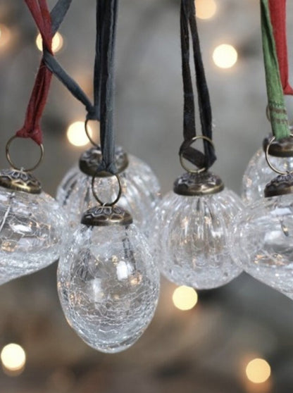 Single Snow Drop Bauble in Clear Crackle Round