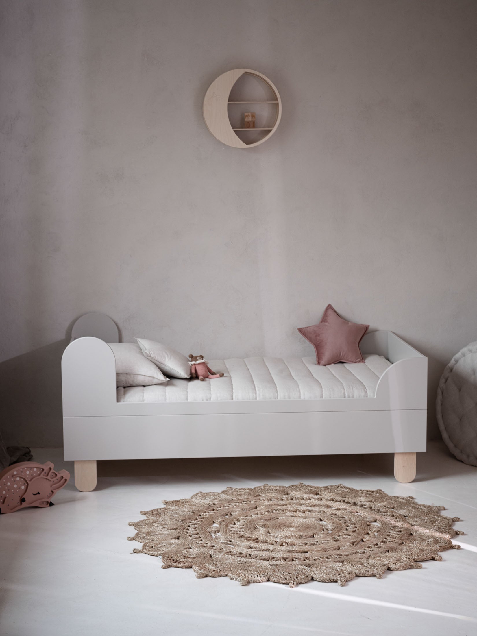 Classic Scandi Bed - Cashmere