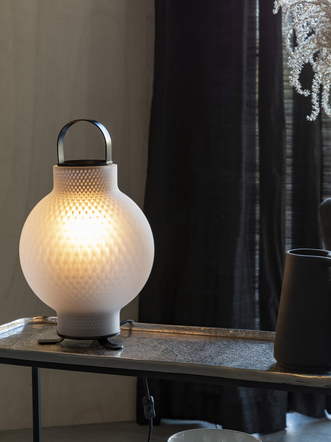 Nomad White Table Lamp